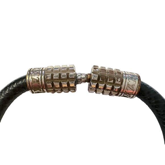 Louis Vuitton Black Taiga Leather Digit Bracelet w Dust Bag, Box & Care Booklet - Picture 7 of 15